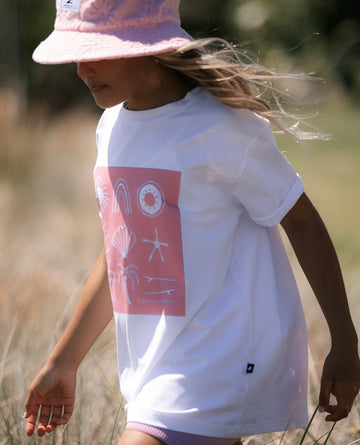 Hello Stranger Sea Shell Bailey Tee - White/Pink